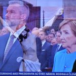 Prenos z bohoslužby profesionálne upevňoval pocit úzkeho prepojenia štátu a cirkvi. Fotografia: Fotografia: Snímka obrazovky z vysielania priameho prenosu Te Deum na RTVS 24: – Spoločnosť Prometheus.